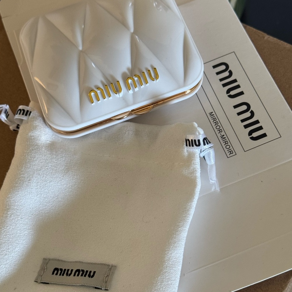 NIB Miu Miu Compact Mirror White Quilted With Box And Pouch